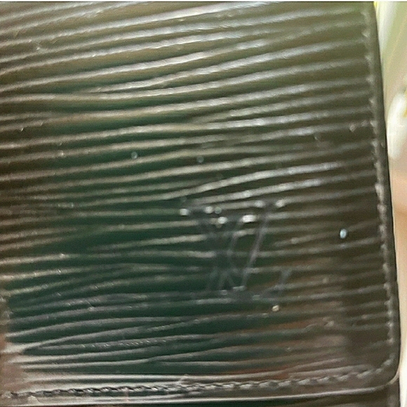 LOUIS VUITTON Elise compact wallet in black Epi leather. Date code MI0923. GUC - Picture 2 of 12